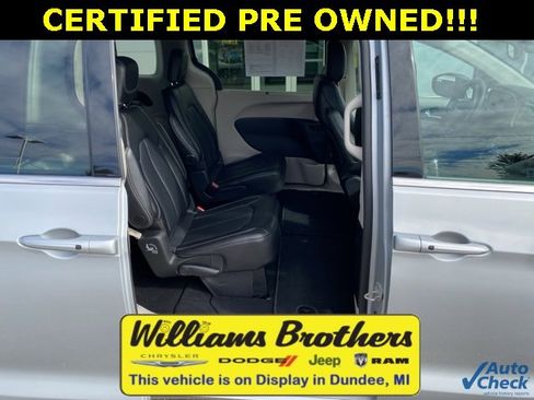 Certified 2024 Chrysler Pacifica Touring-L image 28
