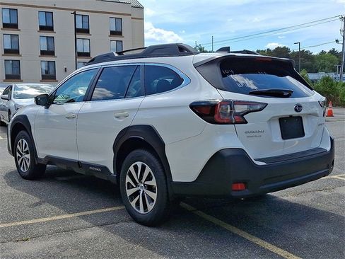 Certified 2025 Subaru Outback Premium image 4