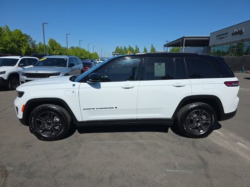 Used 2025 Jeep Grand Cherokee Trailhawk w/ Advanced Protech Group II AWD/4WD image 2