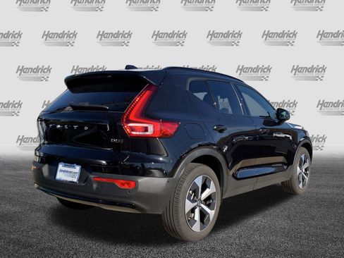 Used 2025 Volvo XC40 B5 Plus image 10