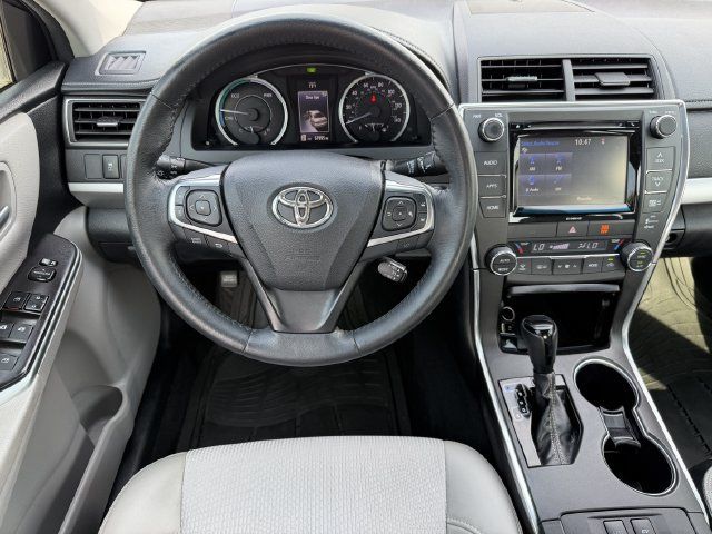 Used 2017 Toyota Camry SE w/ Moonroof Package FWD image 11