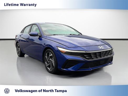 Used 2025 Hyundai Elantra Limited FWD image 1