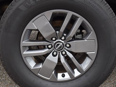 Used 2025 Nissan Frontier SV image 12