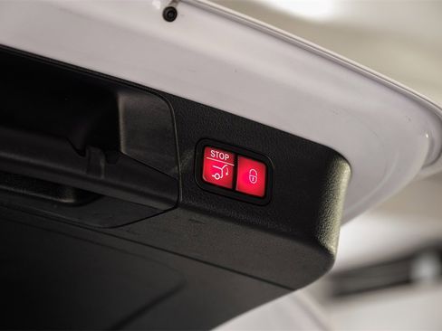 Used 2021 Mercedes-Benz GLB 250 w/ Premium Package image 58