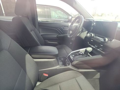 Used 2024 Chevrolet Colorado Trail Boss w/ Technology Package image 12