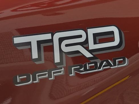 Certified 2025 Toyota Tacoma TRD Off-Road AWD/4WD image 11