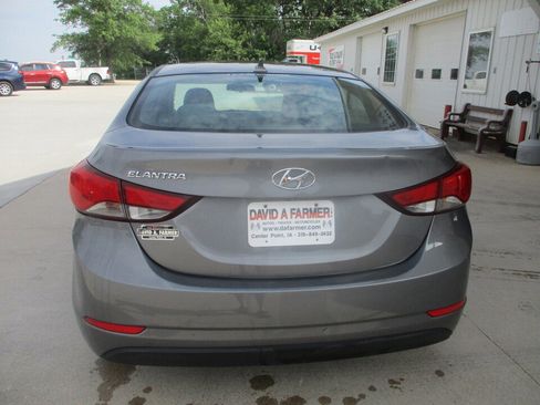 Used 2014 Hyundai Elantra SE w/ Option Group 02 FWD image 5