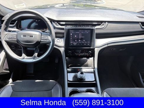 Used 2025 Jeep Grand Cherokee Altitude AWD/4WD image 8