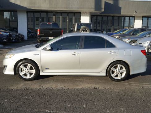 Used 2014 Toyota Camry SE image 2