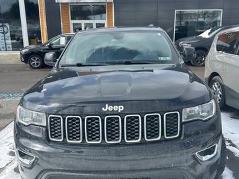 Used 2018 Jeep Grand Cherokee Laredo image 1