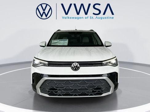 New 2026 Volkswagen Taos SE image 2