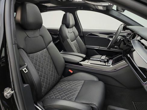 Used 2022 Audi S8 AWD/4WD image 18