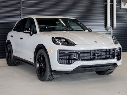 Certified 2025 Porsche Cayenne GTS AWD/4WD image 7