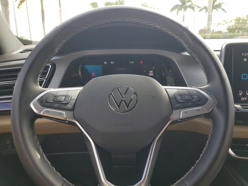 Used 2025 Volkswagen Atlas Cross Sport SE w/ Black Wheel Package image 22