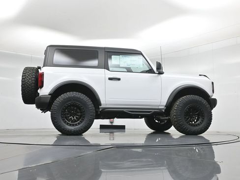 New 2025 Ford Bronco Base image 44