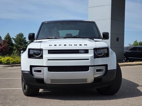 Used 2024 Land Rover Defender 110 SE AWD/4WD image 3