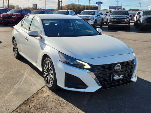 Used 2023 Nissan Altima 2.5 SV image 6