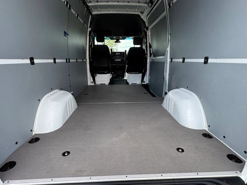 Used 2024 Mercedes-Benz Sprinter 2500 image 23