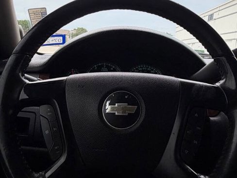 Used 2008 Chevrolet Suburban LT image 16