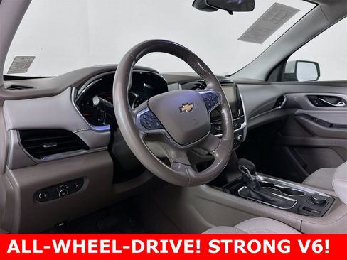 Used 2021 Chevrolet Traverse LT image 13