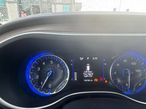 Used 2021 Chrysler Voyager Lxi FWD image 18