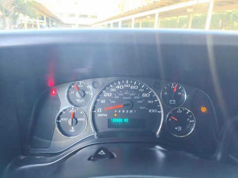 Used 2017 Chevrolet Express 2500 image 13