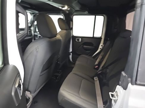 Used 2022 Jeep Gladiator Willys image 30