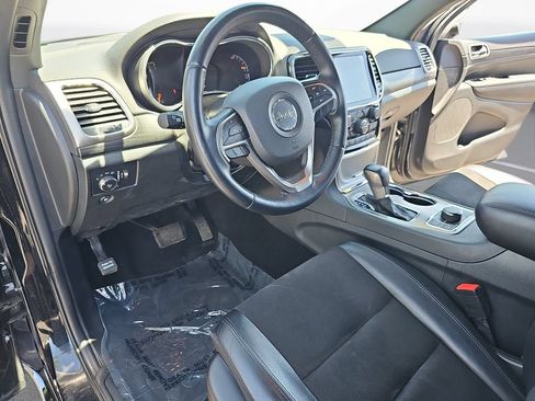Certified 2022 Jeep Grand Cherokee Laredo X AWD/4WD image 16