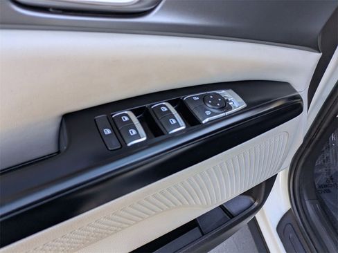 Used 2024 Kia Carnival LX image 13