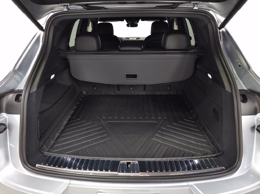 Used 2026 Porsche Cayenne AWD/4WD image 5
