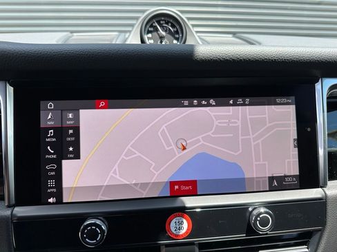 Certified 2025 Porsche Macan image 26