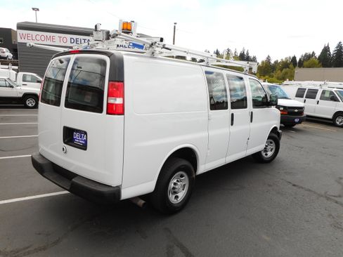 Used 2016 Chevrolet Express 2500 RWD image 10