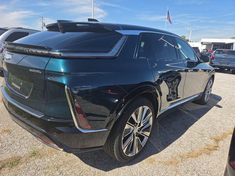 Used 2025 Cadillac Lyriq Luxury w/ LPO, Floor Liner Package AWD/4WD image 5