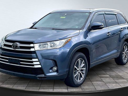 Used 2018 Toyota Highlander XLE AWD/4WD image 12