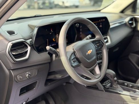 Used 2024 Chevrolet TrailBlazer LT AWD/4WD image 9