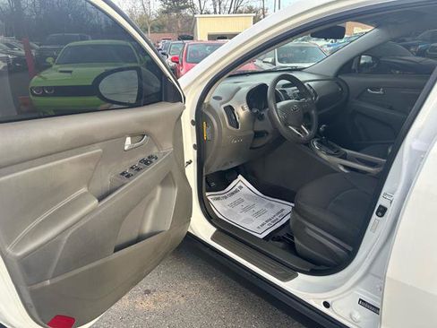 Used 2015 Kia Sportage LX image 11