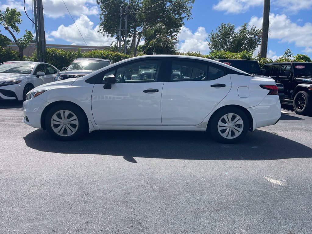 Used 2021 Nissan Versa S FWD image 3