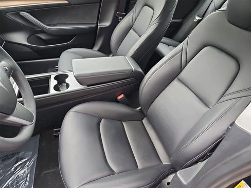 Used 2023 Tesla Model 3 Standard Range image 15
