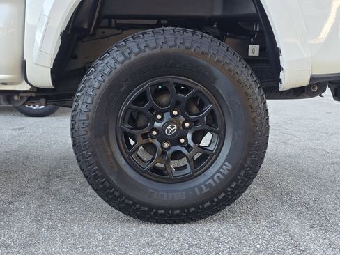 Used 2021 Toyota Tacoma SR5 image 39