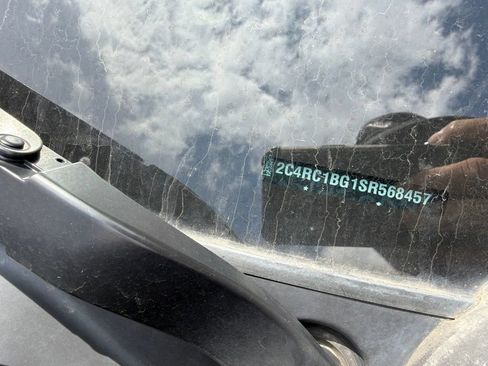 Used 2025 Chrysler Pacifica Select FWD image 5