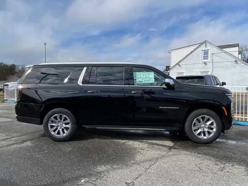 New 2026 Chevrolet Suburban Premier w/ Sun And Tow Package AWD/4WD image 2