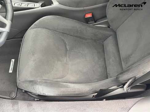 Used 2025 McLaren Artura RWD image 20