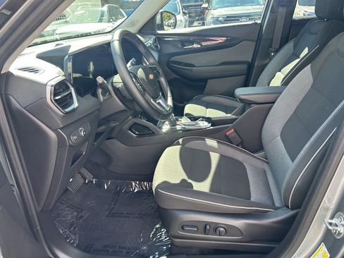 Used 2025 Chevrolet TrailBlazer LT w/ Convenience Package AWD/4WD image 10