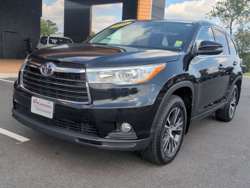 Used 2016 Toyota Highlander XLE AWD/4WD image 7