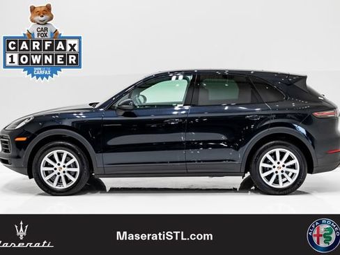 Used 2022 Porsche Cayenne w/ Premium Package AWD/4WD image 25