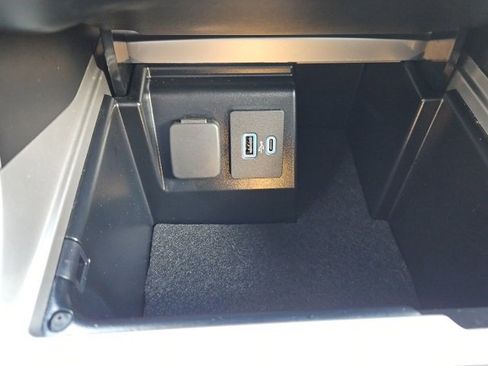 Certified 2022 Ford Explorer XLT image 18