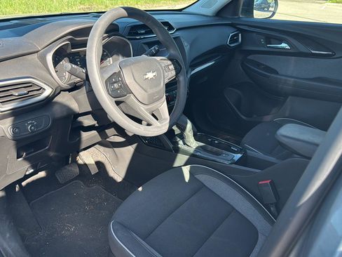 Used 2023 Chevrolet TrailBlazer LS FWD image 11