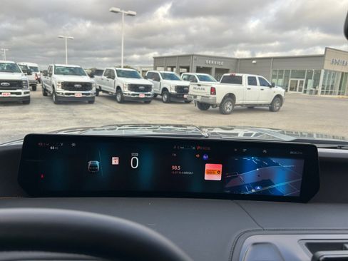 Used 2025 Ford Expedition Tremor image 18