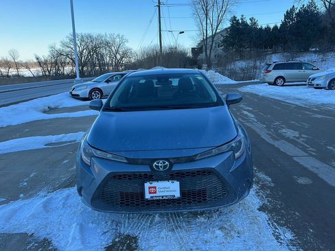 Used 2022 Toyota Corolla LE image 3