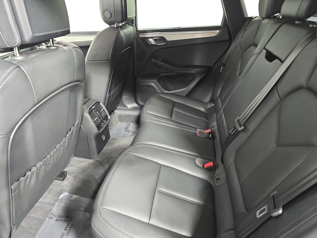 Certified 2026 Porsche Macan AWD/4WD image 24